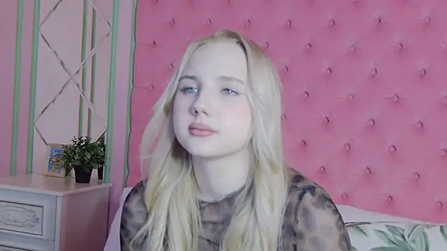 Sky Cutie online show from April 2, 2026, 4:43 am