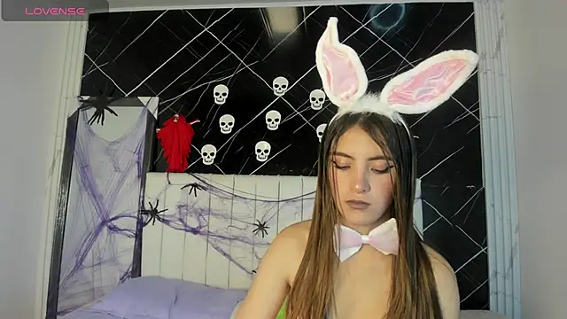 Snapshot of shirley_hott chatting on October 31, 2025, 1:01 pm shirley hott online show from October 31, 2025, 1:01 pm