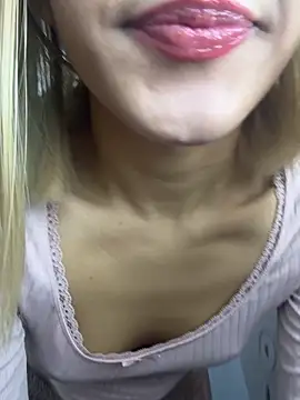 Snapshot of SweetBunnyGF chatting on December 21, 2025, 11:01 pm SweetBunnyGF online show from December 21, 2025, 11:01 pm