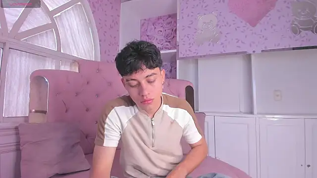 Dani rivass online show from December 17, 2025, 1:28 pm