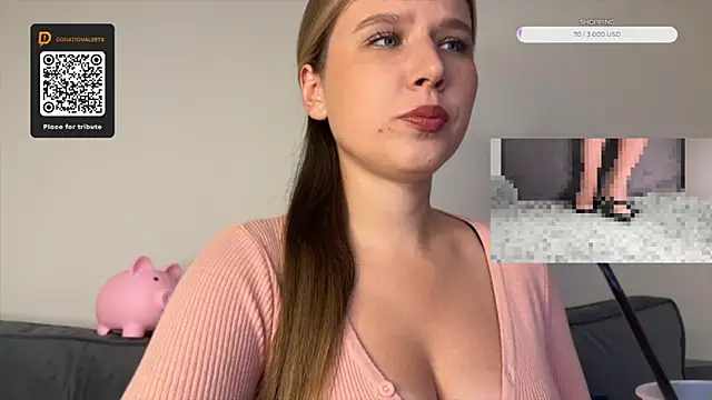 Snapshot of GoddessRoss chatting on September 17, 2025, 7:04 pm GoddessRoss online show from September 17, 2025, 7:04 pm