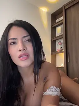 Lu090  online show from November 14, 2025, 5:11 pm