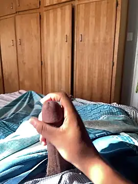 Snapshot of CreamyOff45 chatting on February 19, 2026, 6:09 am CreamyOff45 online show from February 19, 2026, 6:09 am