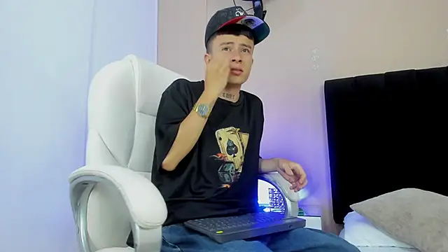 Snapshot of Nascary_Fox chatting on September 22, 2025, 8:00 pm Nascary Fox online show from September 22, 2025, 8:00 pm