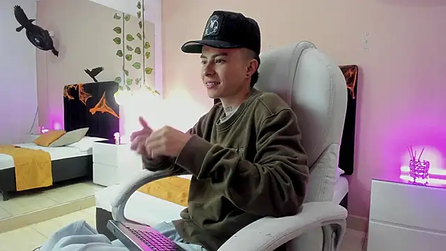 Snapshot of Nascary_Fox chatting on October 8, 2025, 7:22 pm Nascary Fox online show from October 8, 2025, 7:22 pm