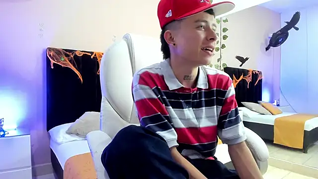 Snapshot of Nascary_Fox chatting on October 9, 2025, 7:34 pm Nascary Fox online show from October 9, 2025, 7:34 pm