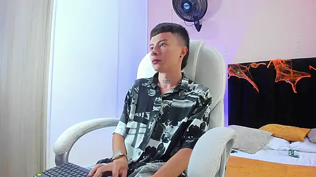 Snapshot of Nascary_Fox chatting on October 12, 2025, 1:10 pm Nascary Fox online show from October 12, 2025, 1:10 pm