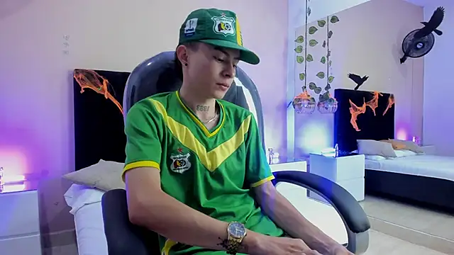 Snapshot of Nascary_Fox chatting on October 27, 2025, 8:02 pm Nascary Fox online show from October 27, 2025, 8:02 pm