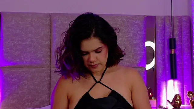 Snapshot of Martina-Roberts- chatting on September 23, 2025, 5:10 am Martina-Roberts- online show from September 23, 2025, 5:10 am