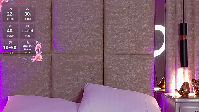 Snapshot of Martina-Roberts- chatting on September 25, 2025, 4:05 am Martina-Roberts- online show from September 25, 2025, 4:05 am