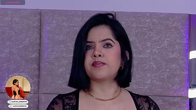 Snapshot of Martina-Roberts- chatting on October 23, 2025, 4:01 am Martina-Roberts- online show from October 23, 2025, 4:01 am