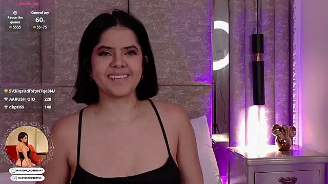 Snapshot of Martina-Roberts- chatting on November 5, 2025, 4:01 am Martina-Roberts- online show from November 5, 2025, 4:01 am