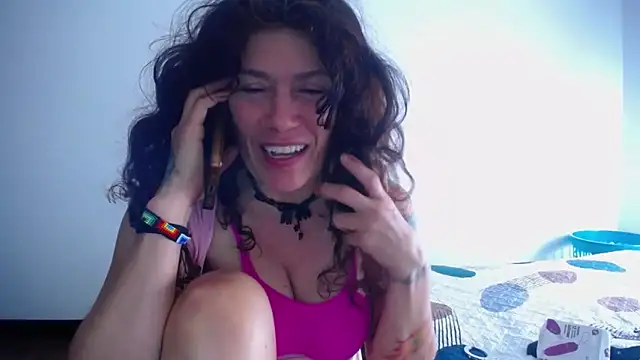 fenix colette online show from March 18, 2026, 6:33 pm