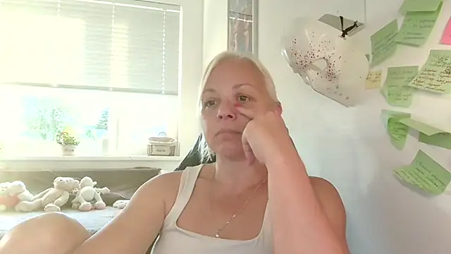 Linsy Kim online show from September 21, 2025, 4:41 pm