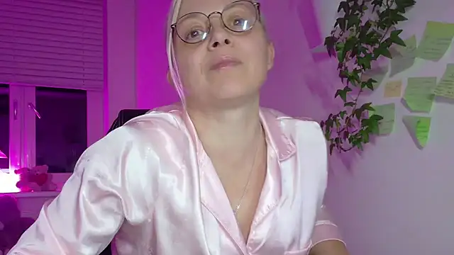 Linsy Kim online show from March 12, 2026, 8:37 pm