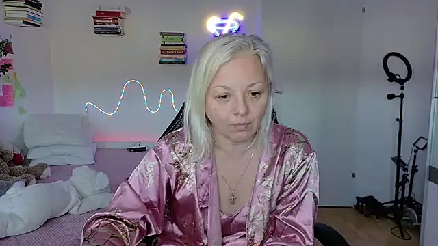 Linsy Kim online show from April 5, 2026, 8:33 am