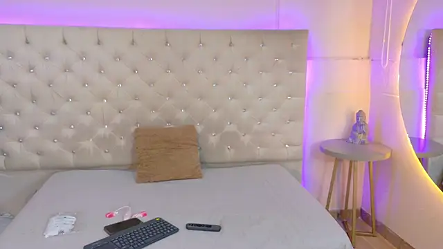 Snapshot of CathMellow chatting on February 4, 2026, 7:09 pm CathMellow online show from February 4, 2026, 7:09 pm