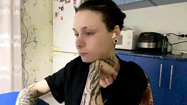 Snapshot of CandaceBlaze chatting on November 7, 2025, 8:09 pm CandaceBlaze online show from November 7, 2025, 8:09 pm