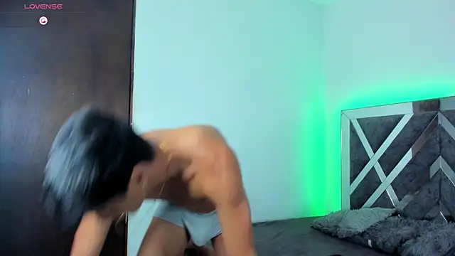 Robertmiller21 online show from April 17, 2026, 2:58 am