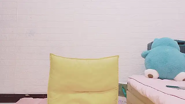 marina-cutegirll online show from October 20, 2025, 11:32 am