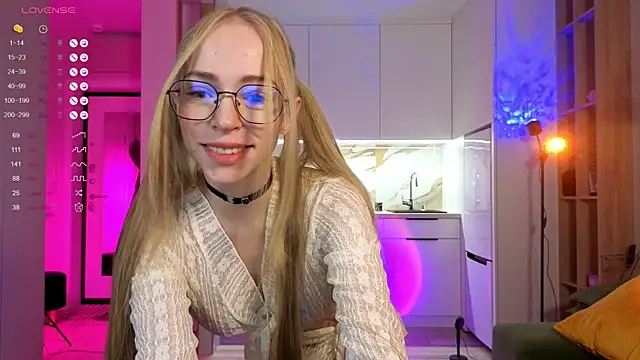 BritaKiss online show from November 10, 2025, 2:21 am