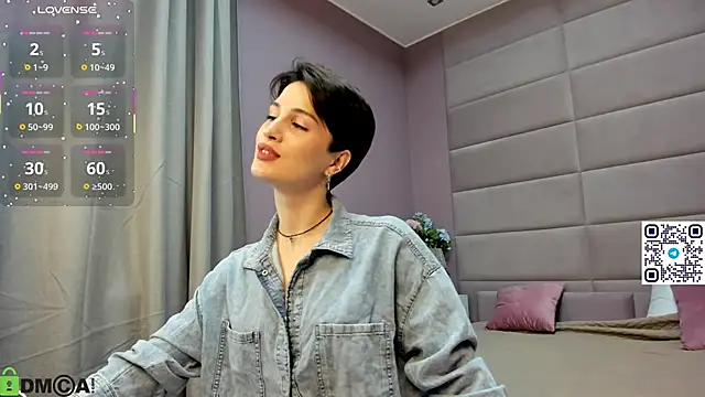 Adeline Perle online show from October 10, 2025, 11:26 pm