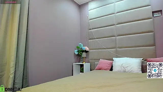 Adeline Perle online show from November 9, 2025, 1:15 am