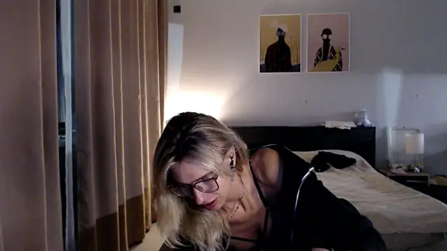 Snapshot of VivianCoke chatting on October 6, 2025, 6:16 pm VivianCoke online show from October 6, 2025, 6:16 pm