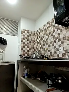 dulcelatin21 online show from September 18, 2025, 9:50 pm