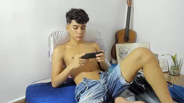 AliottTwink online show from September 14, 2025, 2:54 am