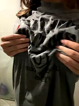 phuong kim2002 online show from October 3, 2025, 12:24 pm