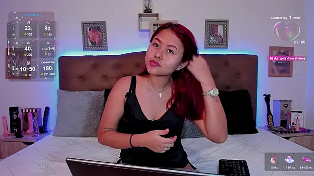 Snapshot of MAYASMITH__ chatting on November 3, 2025, 12:17 pm MAYASMITH online show from November 3, 2025, 12:17 pm