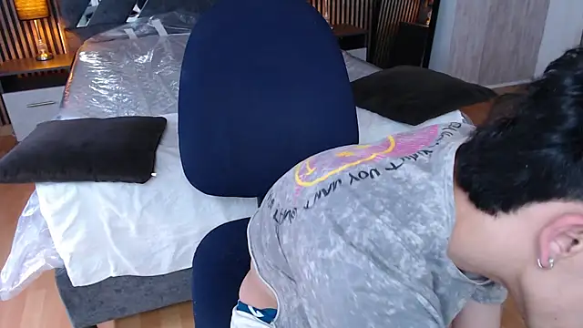 Snapshot of aaronjames1 chatting on September 10, 2025, 9:37 pm aaronjames1 online show from September 10, 2025, 9:37 pm