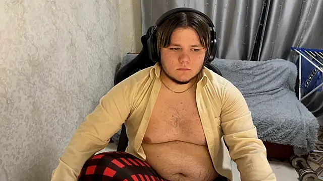 Snapshot of desiredude9 chatting on September 9, 2025, 6:40 pm desiredude9 online show from September 9, 2025, 6:40 pm