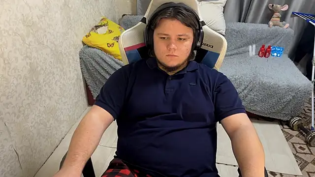 Snapshot of desiredude9 chatting on October 2, 2025, 7:32 pm desiredude9 online show from October 2, 2025, 7:32 pm