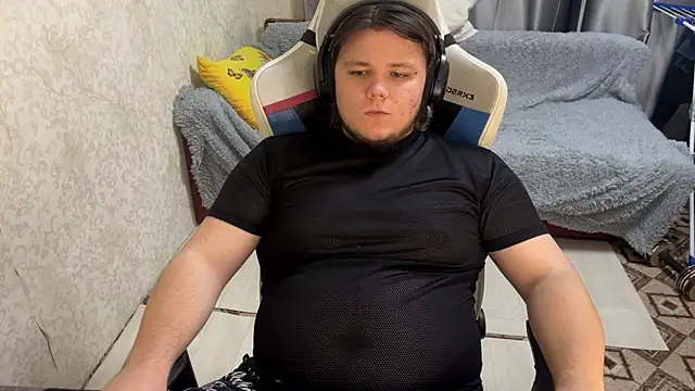 Snapshot of desiredude9 chatting on October 5, 2025, 6:06 pm desiredude9 online show from October 5, 2025, 6:06 pm