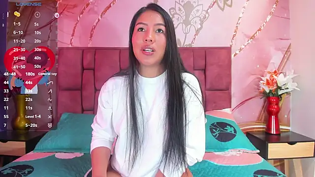 luna maisonn online show from September 12, 2025, 8:09 pm