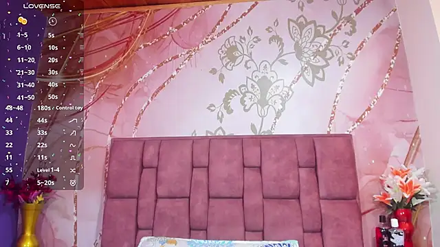 luna maisonn online show from December 15, 2025, 8:13 pm