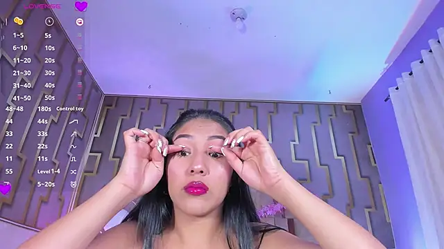 Snapshot of luna_maisonn chatting on February 8, 2026, 4:38 am luna maisonn online show from February 8, 2026, 4:38 am