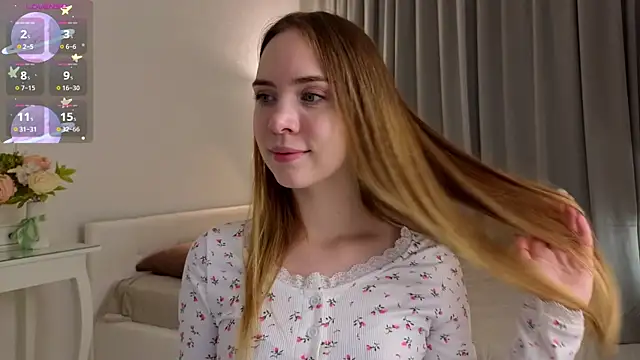 CarollSmithh online show from November 21, 2025, 9:13 pm