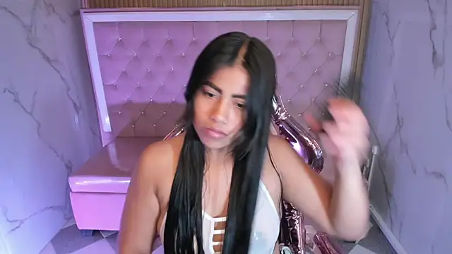 Snapshot of Victoria_b_ chatting on October 3, 2025, 7:55 pm Victoria b online show from October 3, 2025, 7:55 pm