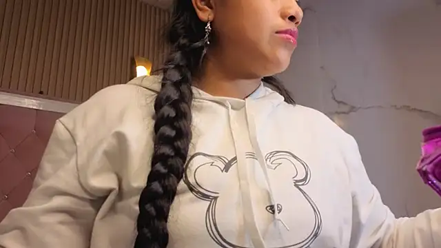 Snapshot of Victoria_b_ chatting on November 8, 2025, 8:18 pm Victoria b online show from November 8, 2025, 8:18 pm