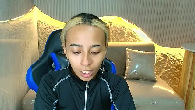 Agnis ink r online show from November 12, 2025, 1:11 pm