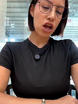 luvely online show from November 19, 2025, 7:25 pm