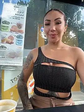 Sarahlove 90 online show from October 14, 2025, 4:19 pm