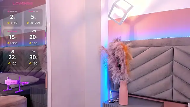 molly zanderbond  online show from September 30, 2025, 3:44 am