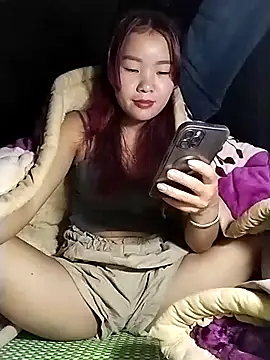 lylylove online show from November 14, 2025, 1:59 am