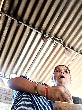 Snapshot of Sexy_queeny chatting on September 22, 2025, 7:10 am Sexy queeny online show from September 22, 2025, 7:10 am