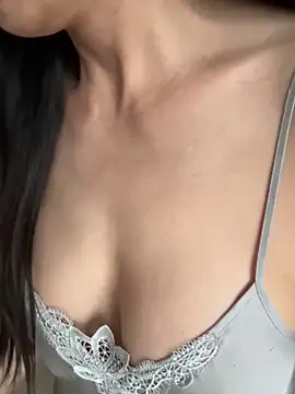 xiiuuff18 online show from October 18, 2025, 11:27 pm