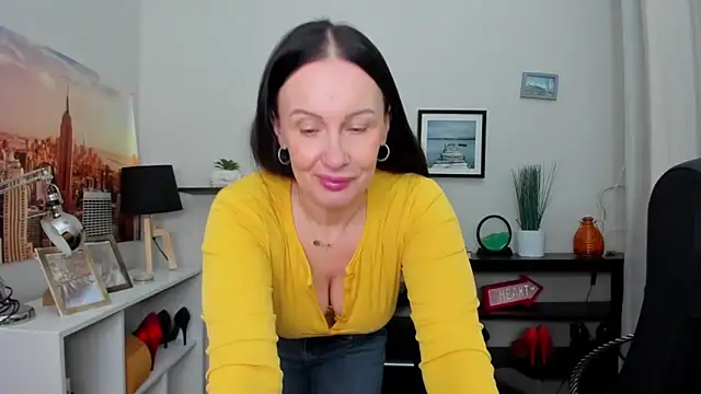 Velvet Jasmine online show from October 9, 2025, 5:38 am